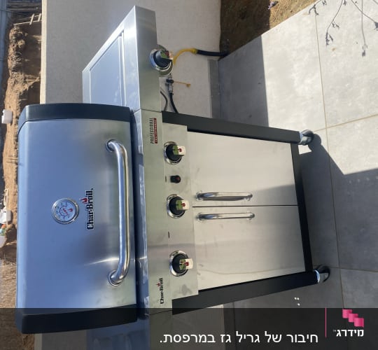 גריל גז נירוסטה עם כפתורי שליטה ומד חום